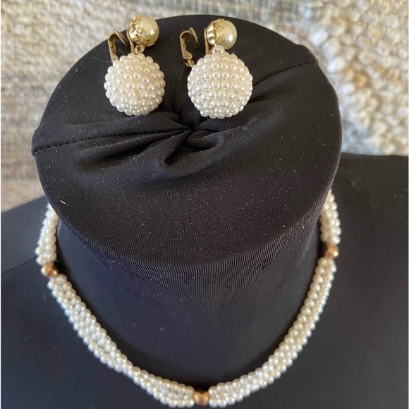 Sarah Coventry Vintage Pearl Necklace With Earrings. - Picture 1 of 8
